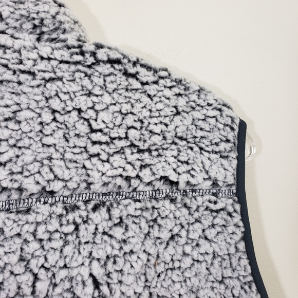 J. American shearling feel fleece zip front vest - Picture 9 of 9